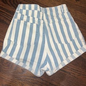 Signature 8 stripe shorts